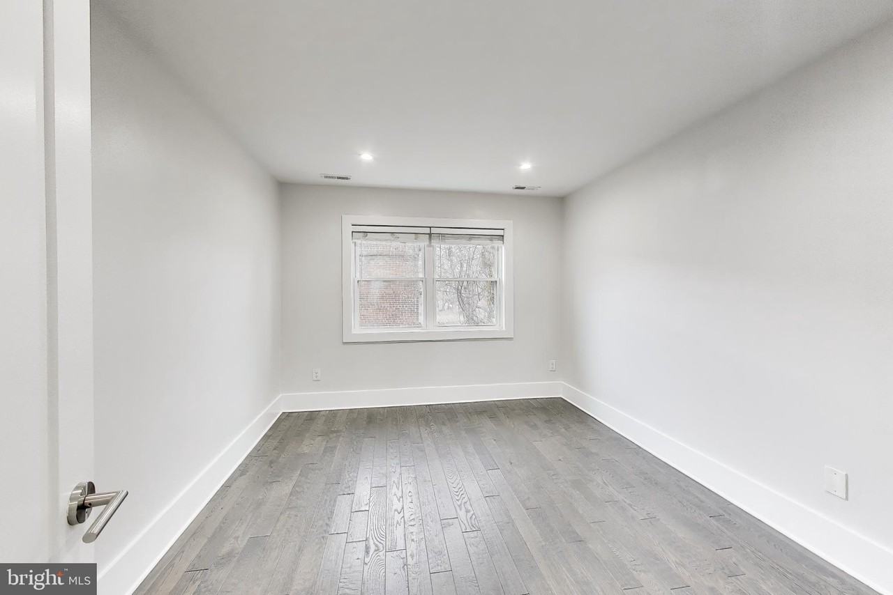 5031 H St Se #4 - Photo 6 of 17
