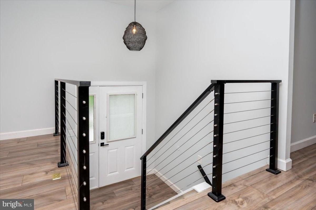 1005 Magothy Park Ln - Photo 5 of 43