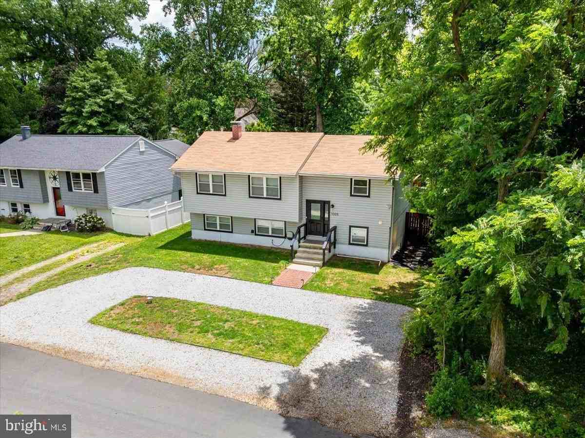 1005 Magothy Park Ln - Photo 2 of 43