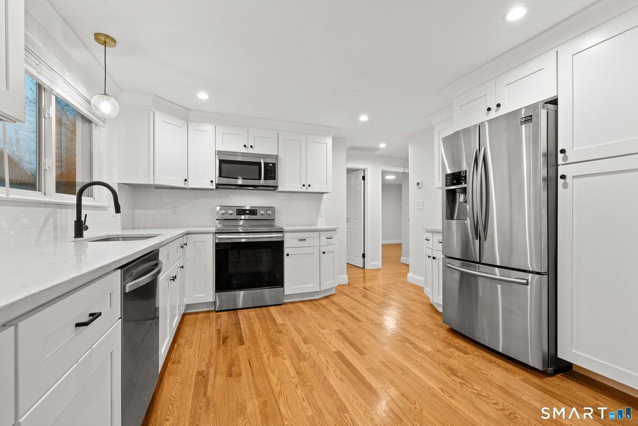12 Sherwood Rd - Photo 2 of 17
