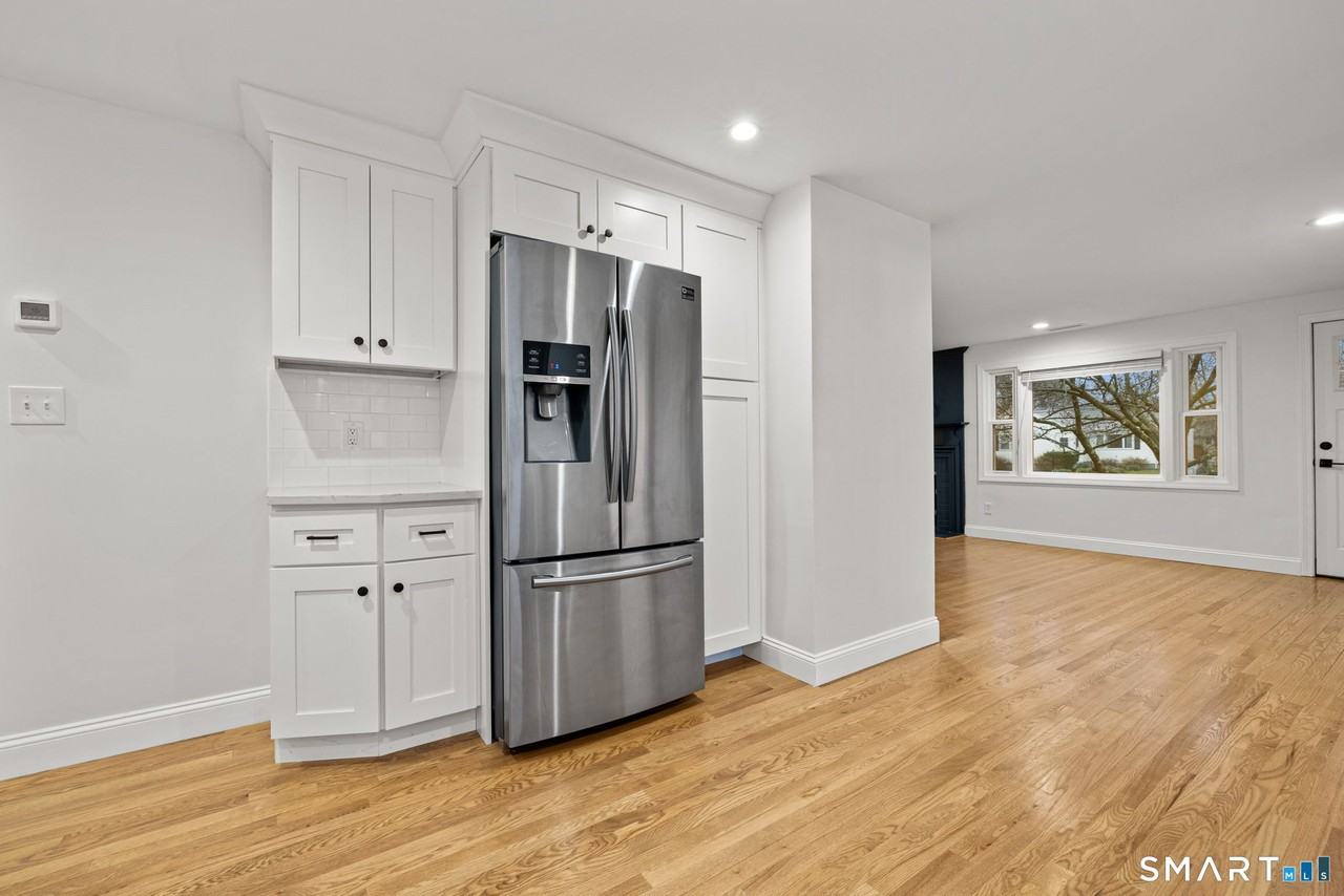 12 Sherwood Rd - Photo 3 of 17