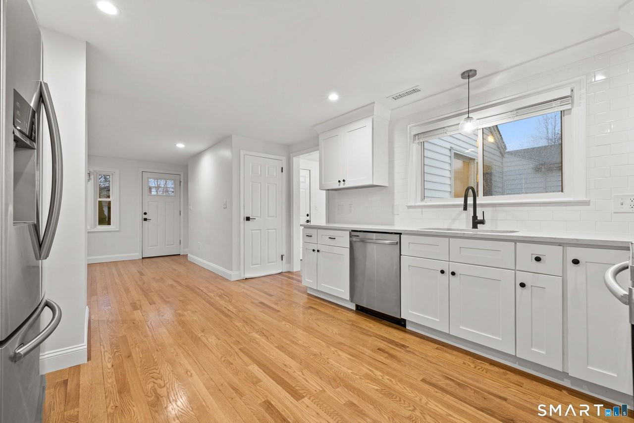 12 Sherwood Rd - Photo 4 of 17