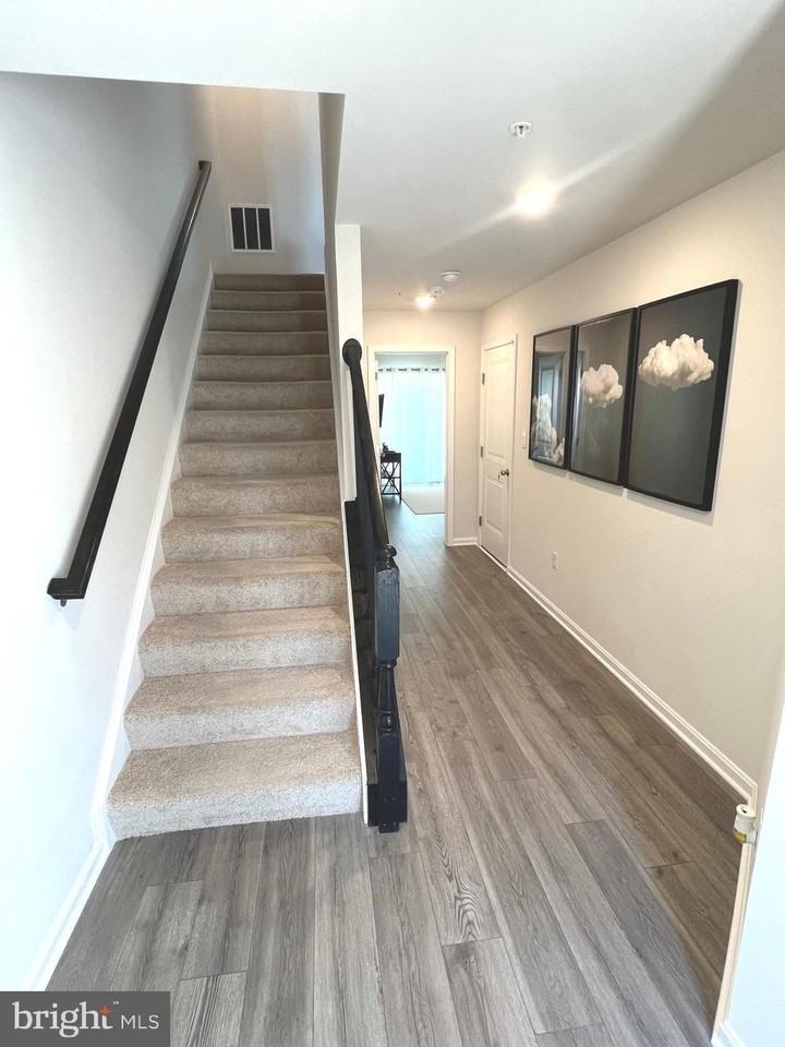 4917 Arcola Rd - Photo 2 of 50