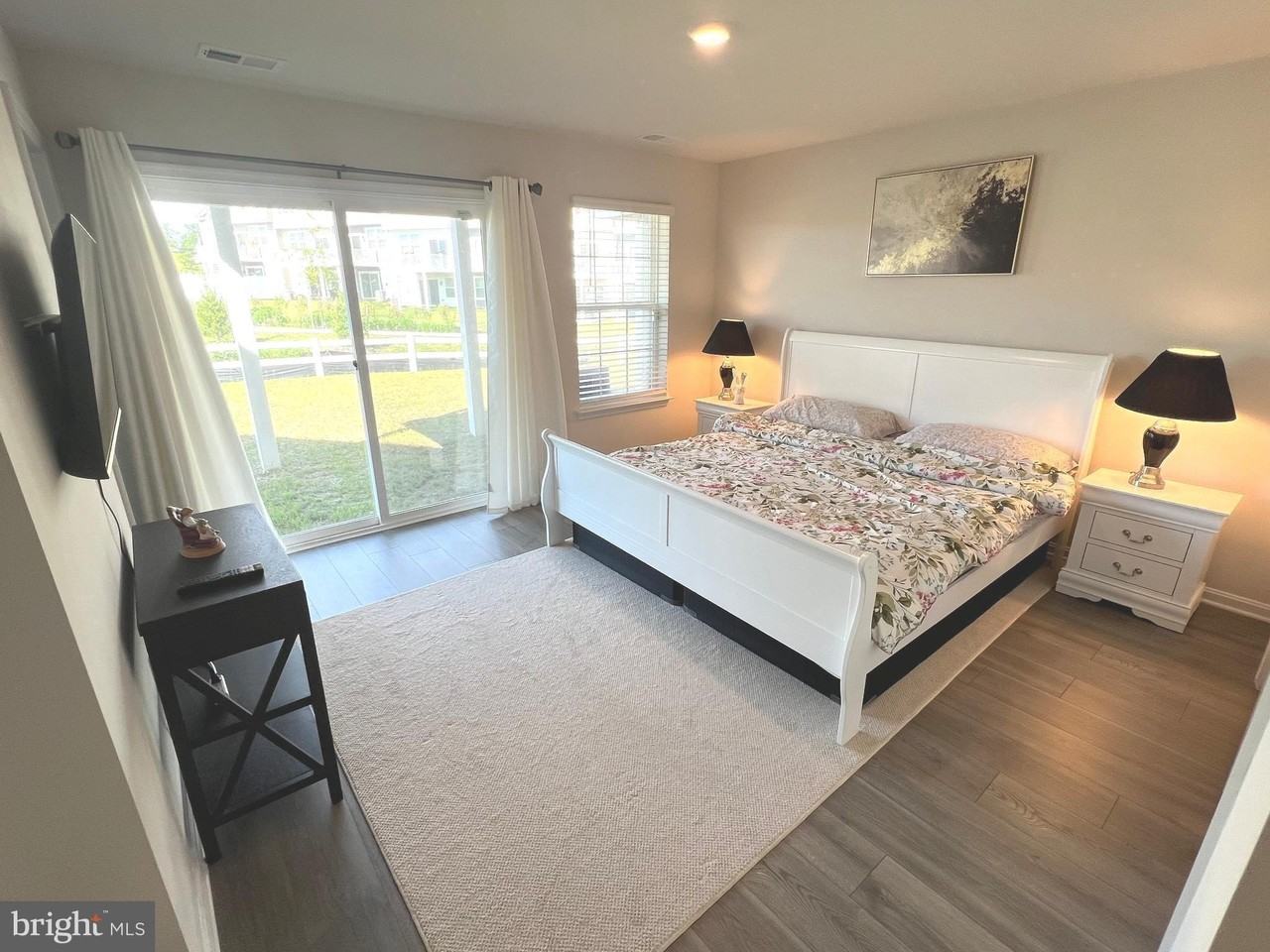 4917 Arcola Rd - Photo 3 of 50