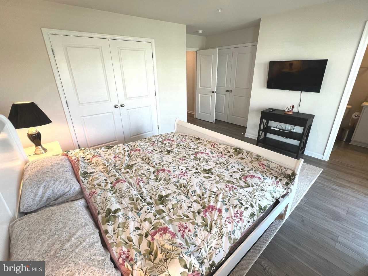 4917 Arcola Rd - Photo 5 of 50