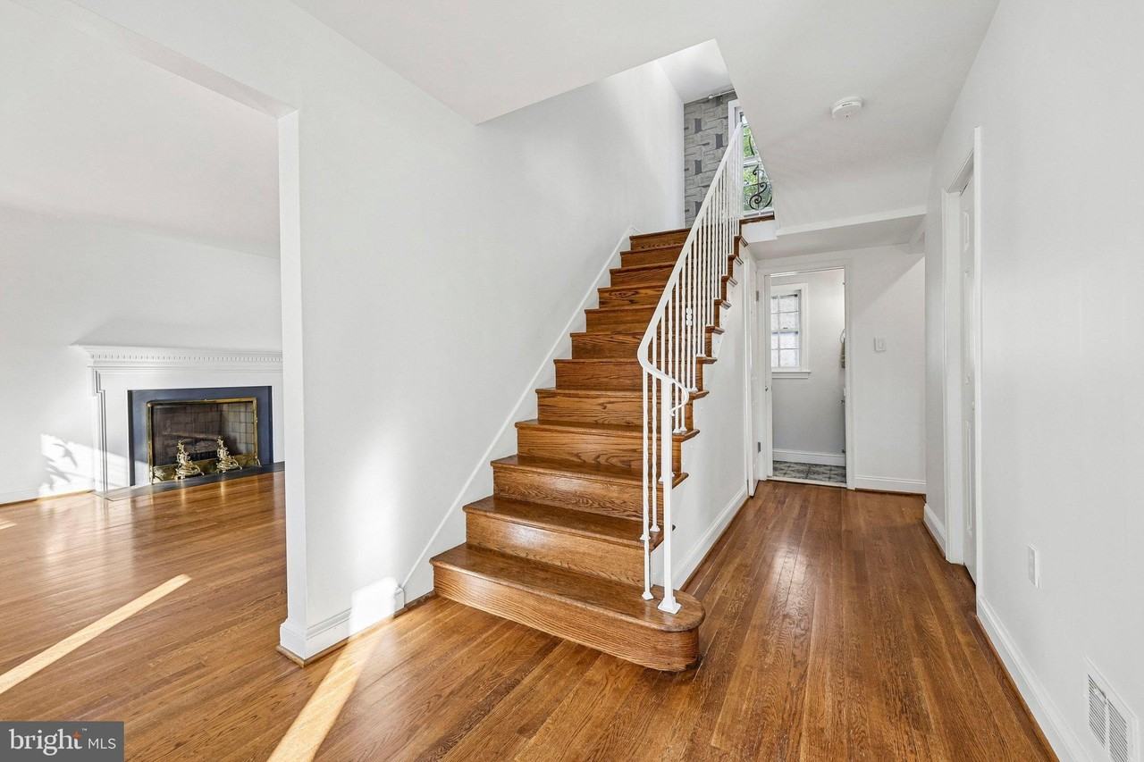 5001 W Cedar Ln - Photo 4 of 50