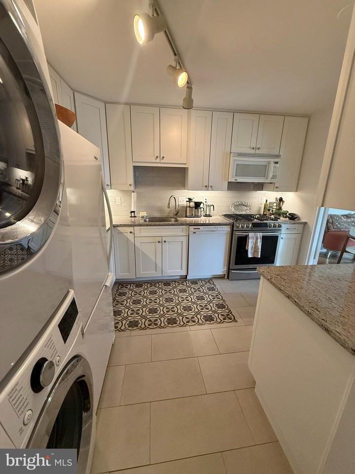 4620 N Park Ave #1502E - Photo 6 of 23