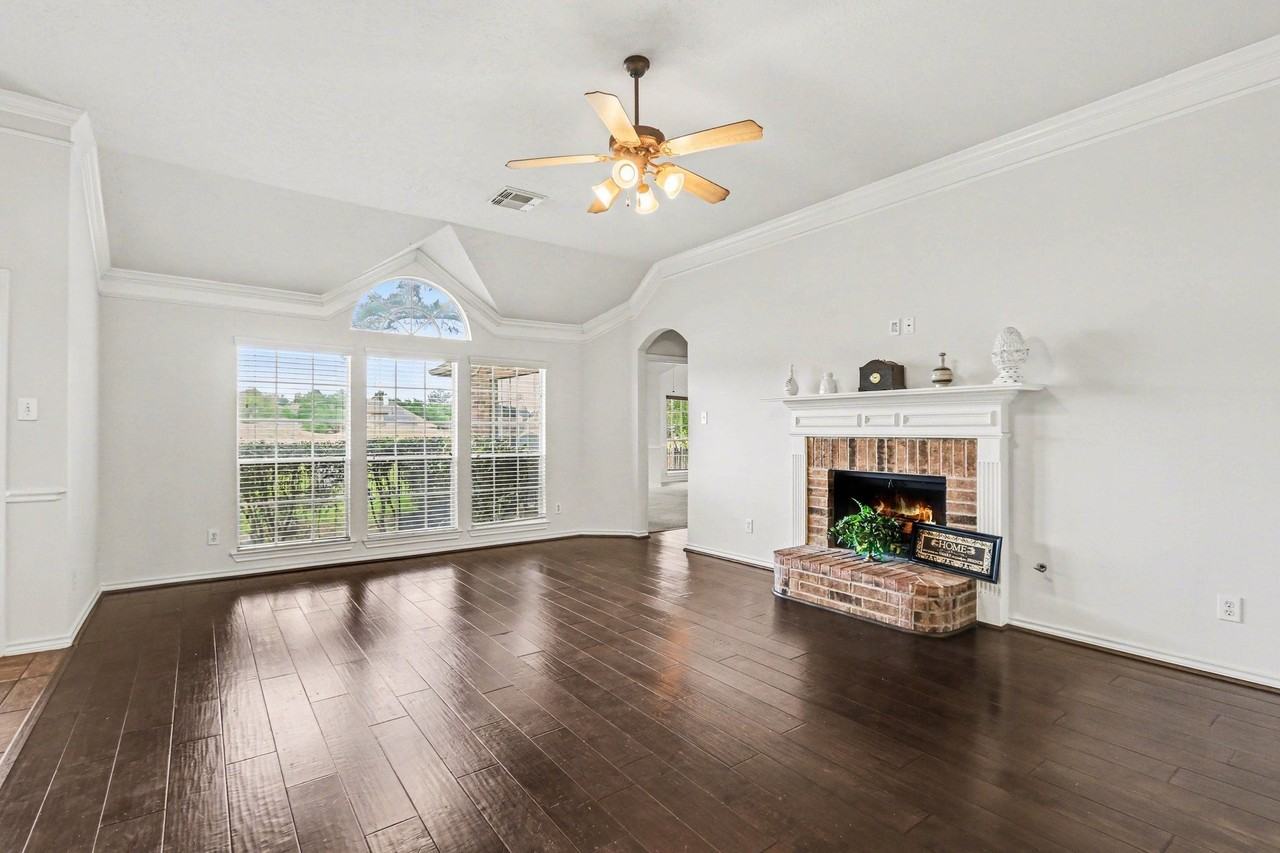 16434 Redcrest Dr - Photo 4 of 44