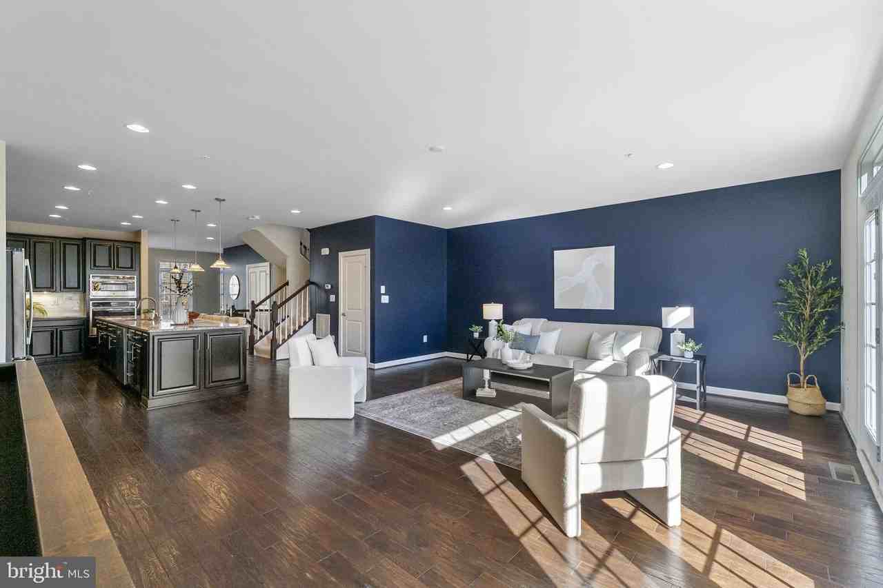5313 Stream Bank Ln - Photo 5 of 48