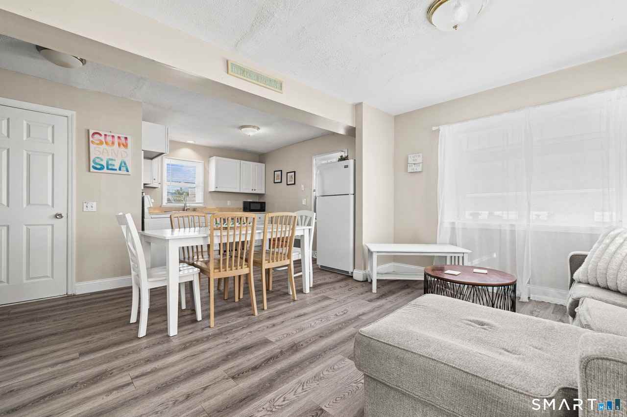 116 College Pl - Photo 3 of 26