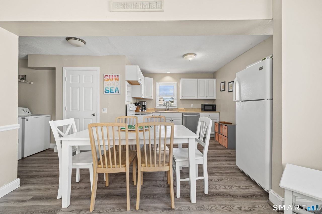 116 College Pl - Photo 6 of 26