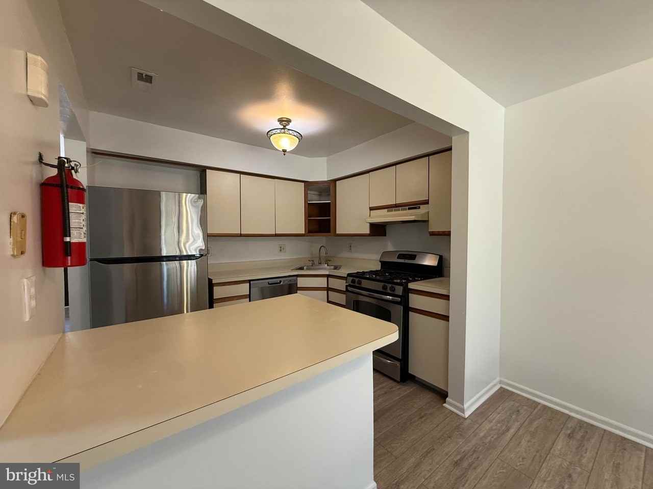 343 Brookdale Blvd - Photo 6 of 17