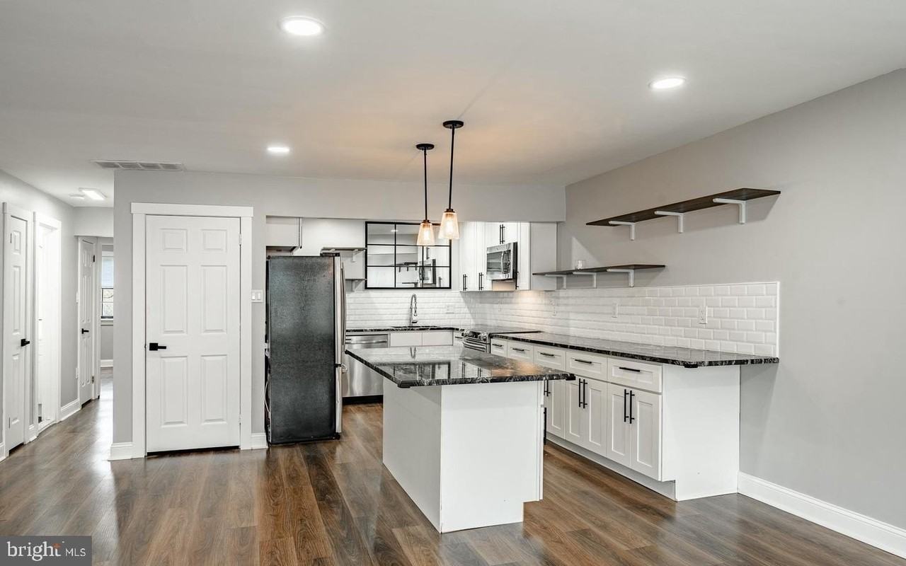 239 Smallwood Ct #239 - Photo 4 of 17