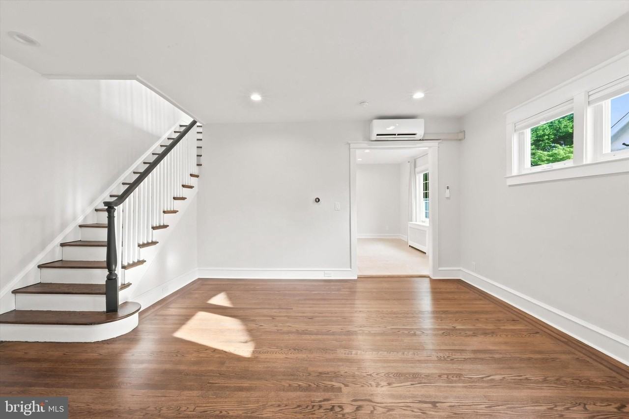 204 Harding Ave - Photo 4 of 23
