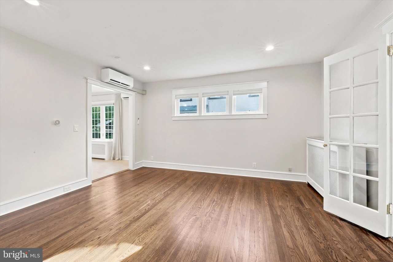 204 Harding Ave - Photo 5 of 23