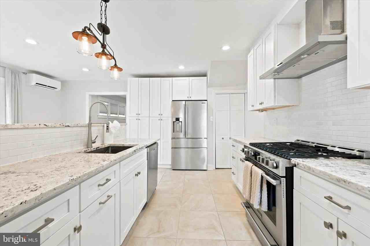 204 Harding Ave - Photo 7 of 23