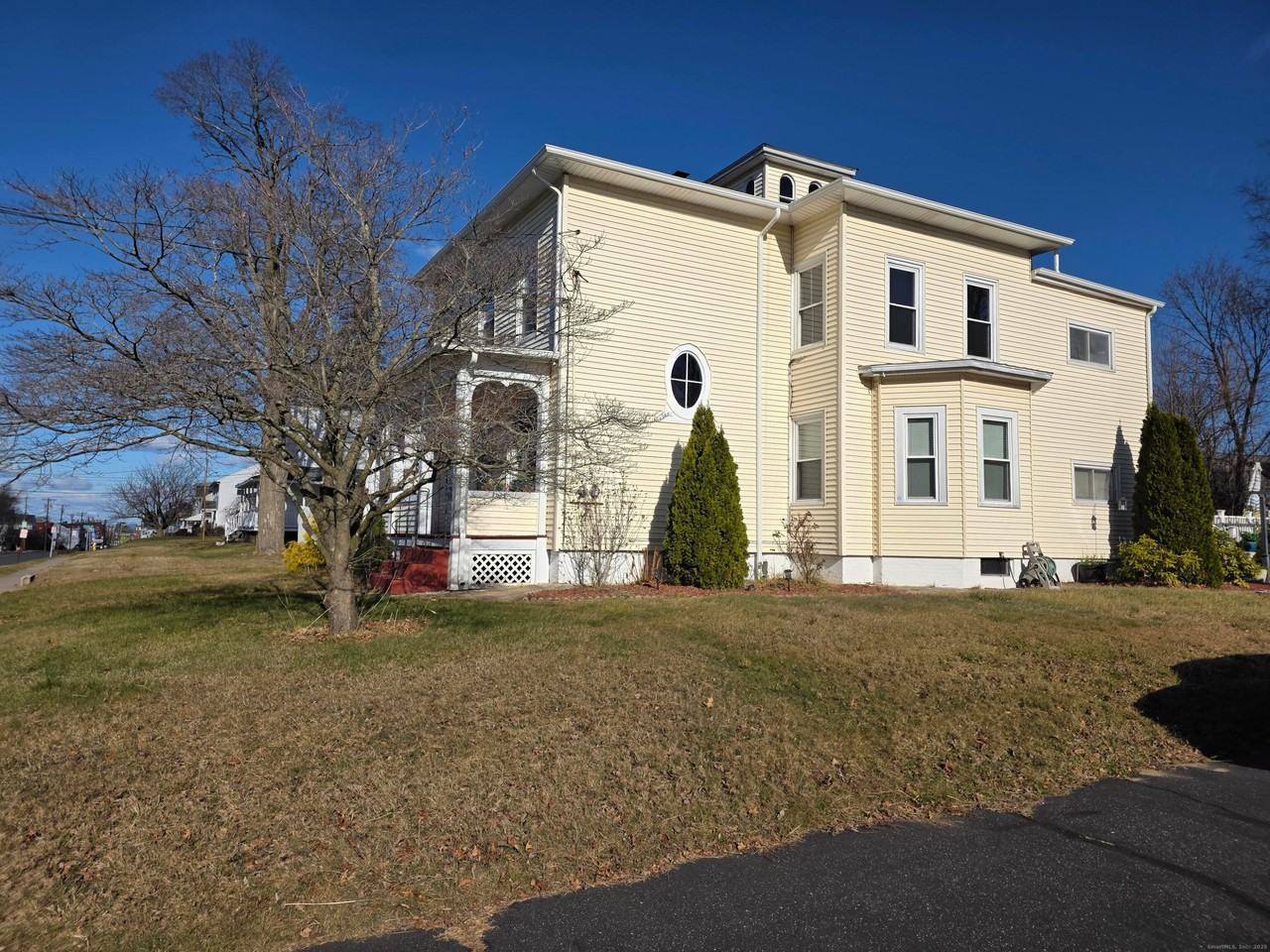 147 Pearl St - Photo 2 of 16