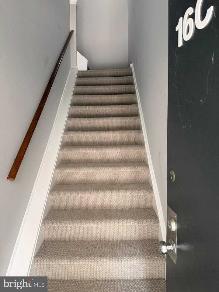 1750 Oakwood Ter #16C - Photo 3 of 37