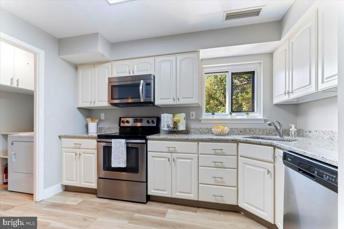 1750 Oakwood Ter #16C - Photo 4 of 37