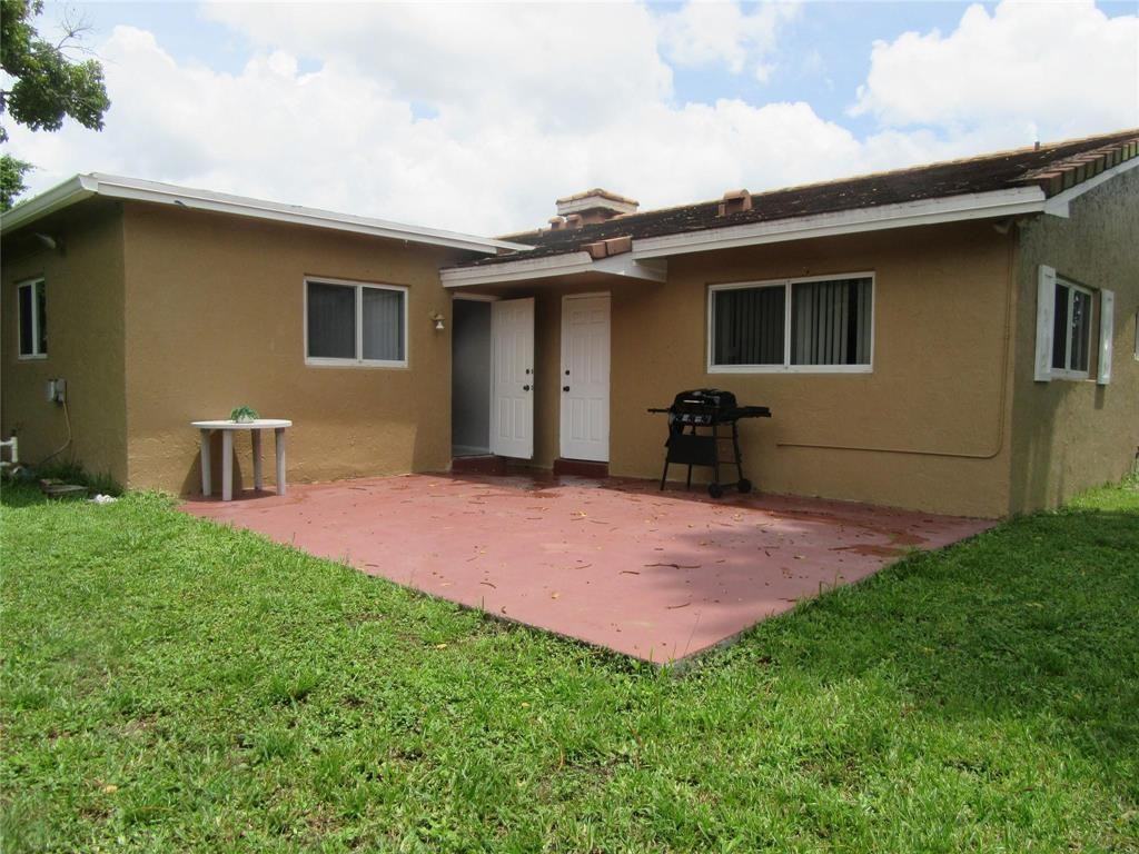 4100 Nw 110th Ave - Photo 4 of 13