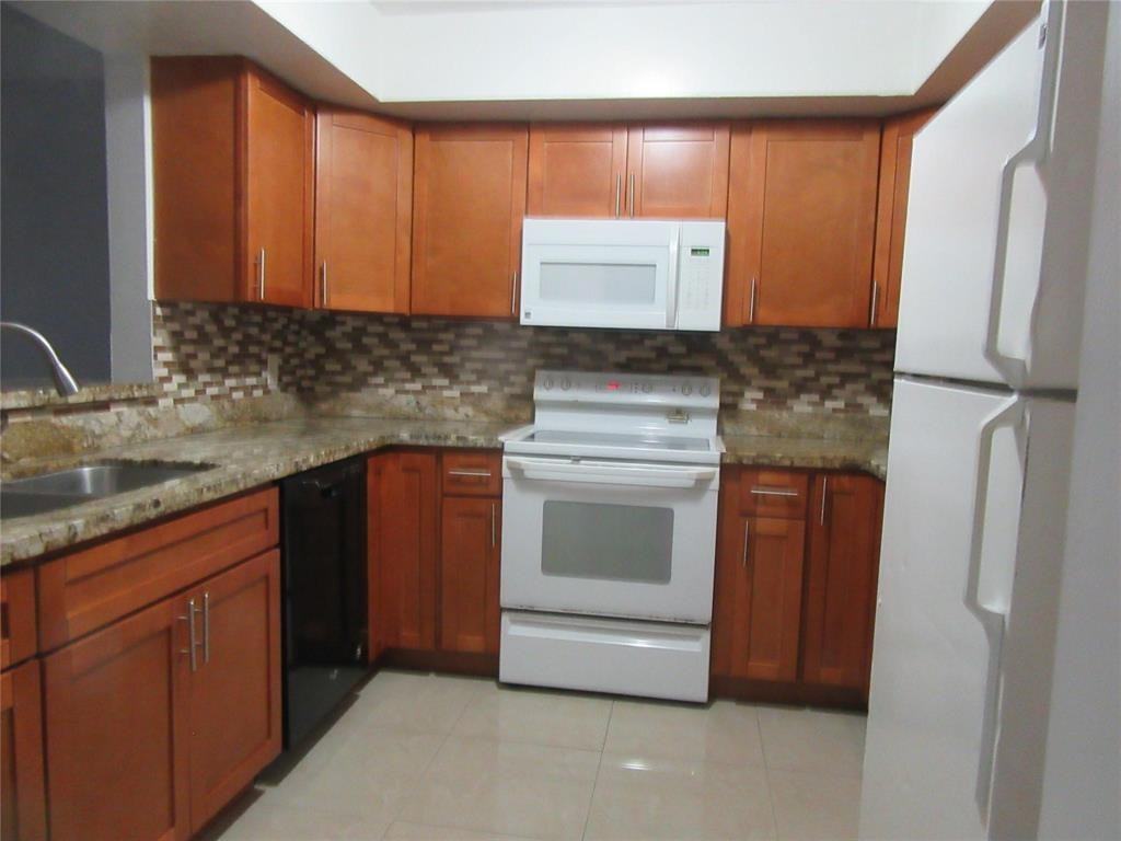 4100 Nw 110th Ave - Photo 5 of 13