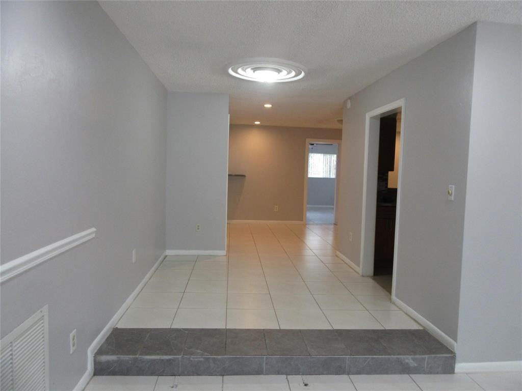 4100 Nw 110th Ave - Photo 6 of 13