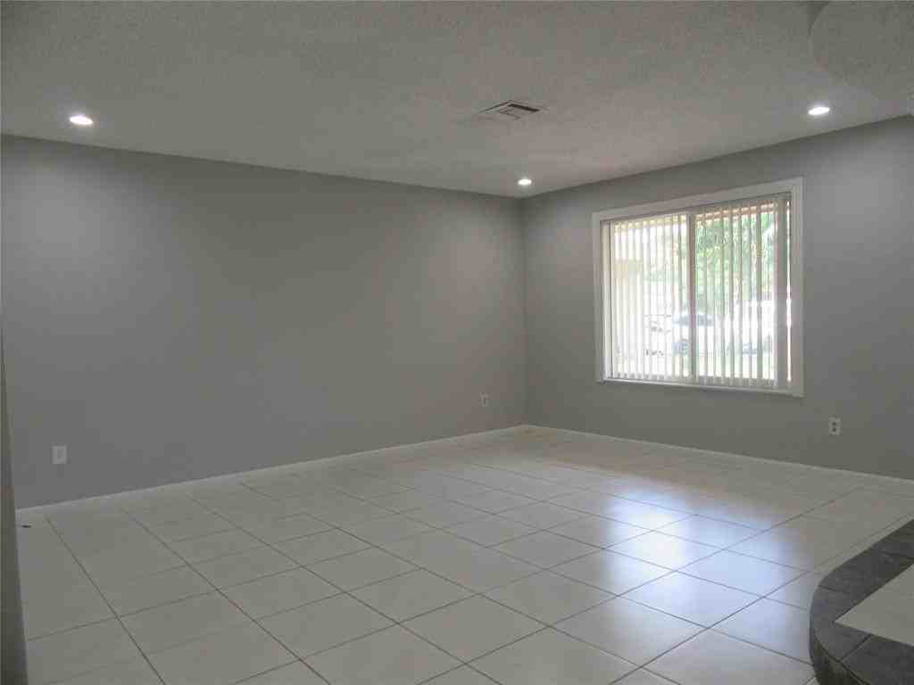 4100 Nw 110th Ave - Photo 7 of 13
