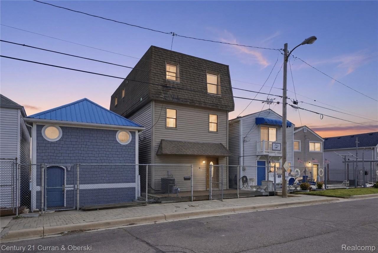 9 Walnut St - Photo 3 of 50