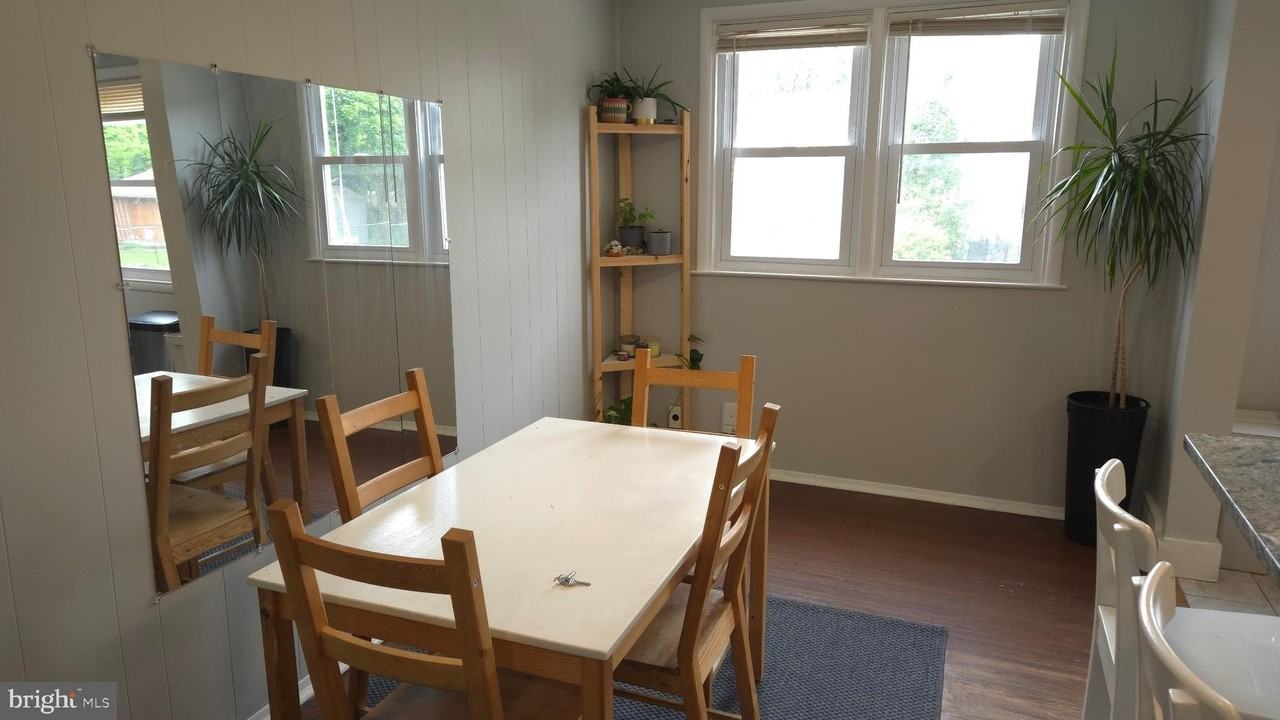 356 Krams Ave - Photo 3 of 40