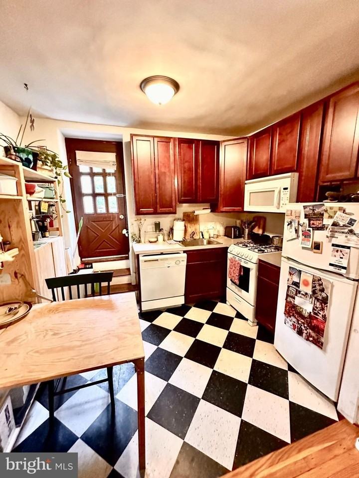 247 W Hansberry St #3rdFL - Photo 4 of 22