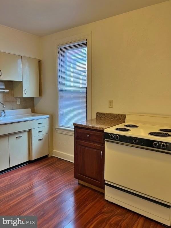 33 S Pleasant Ave #2ndFL - Photo 4 of 6