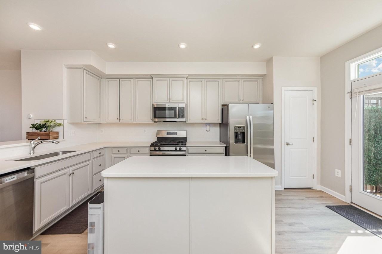 1208 Alum Spring Rd - Photo 5 of 23