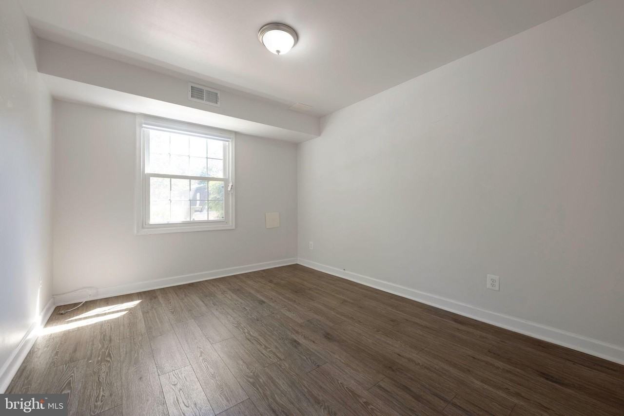 5904 Bayshire Rd Apt B #B - Photo 4 of 8