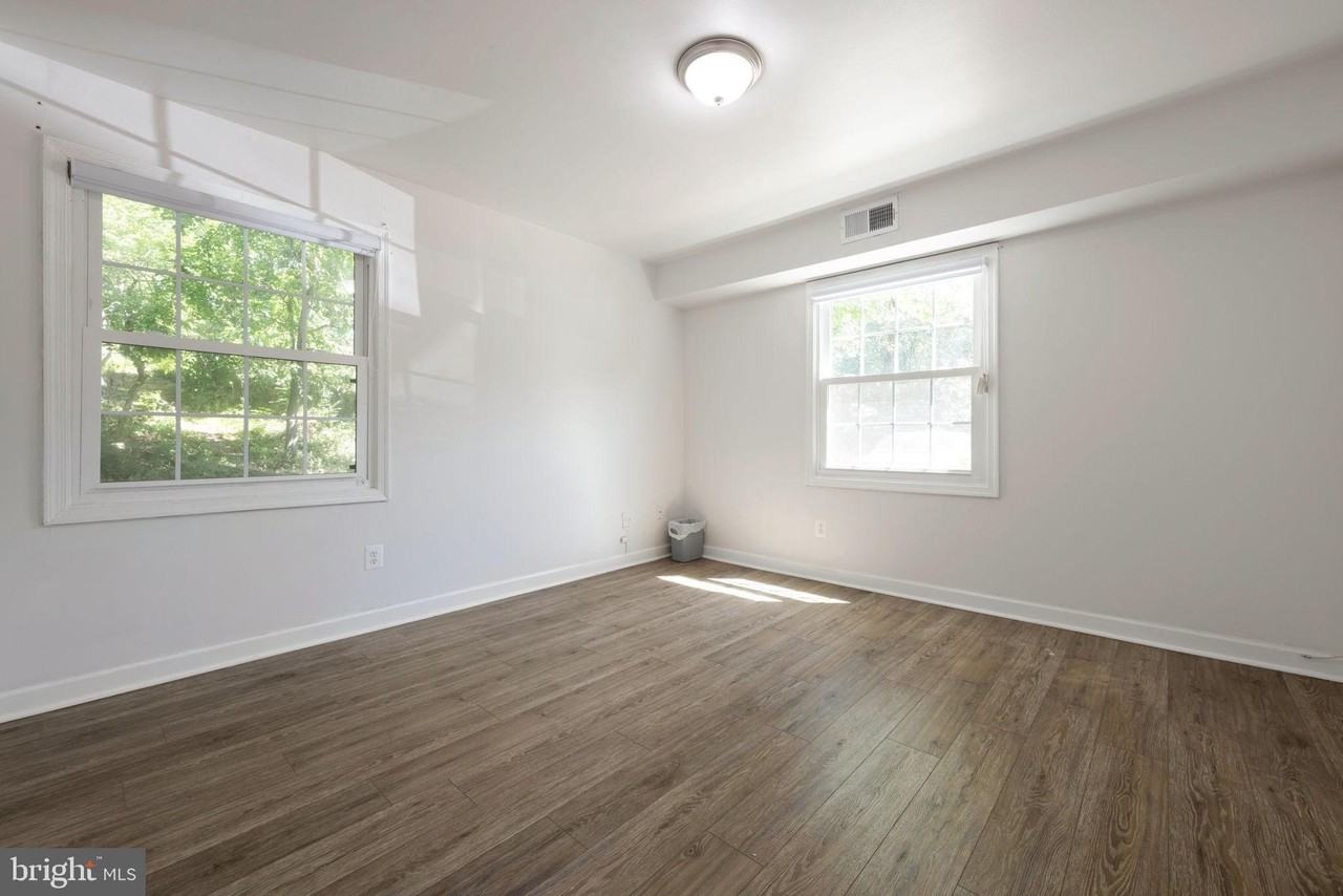 5904 Bayshire Rd Apt B #B - Photo 5 of 8