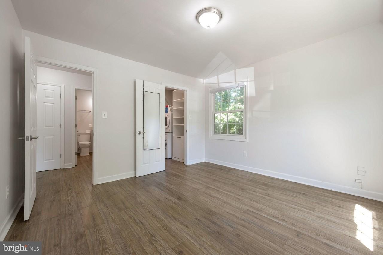 5904 Bayshire Rd Apt B #B - Photo 6 of 8