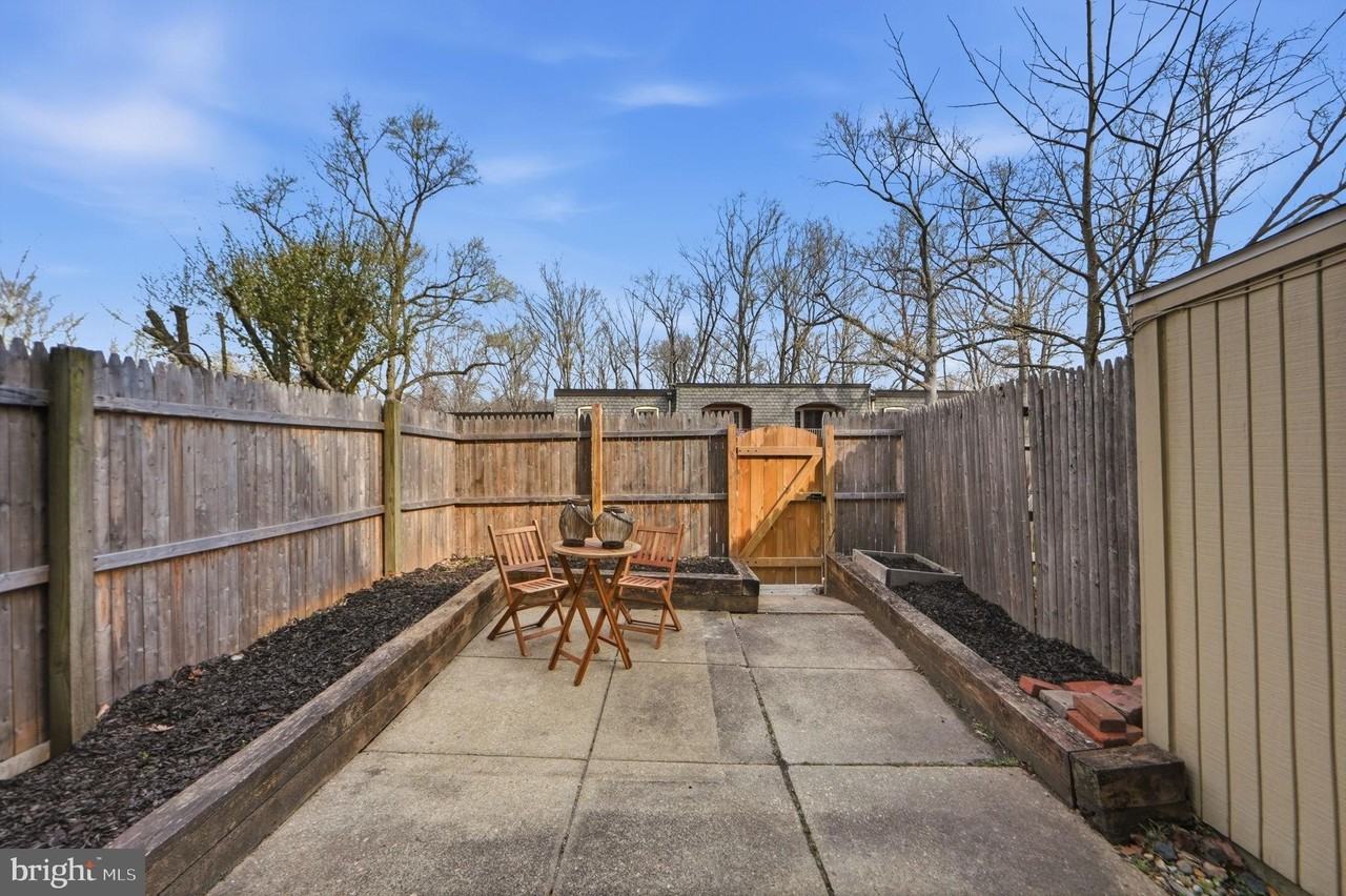 8230 Carrleigh Pkwy #84 - Photo 4 of 24