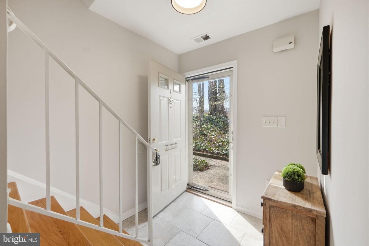 8230 Carrleigh Pkwy #84 - Photo 7 of 24