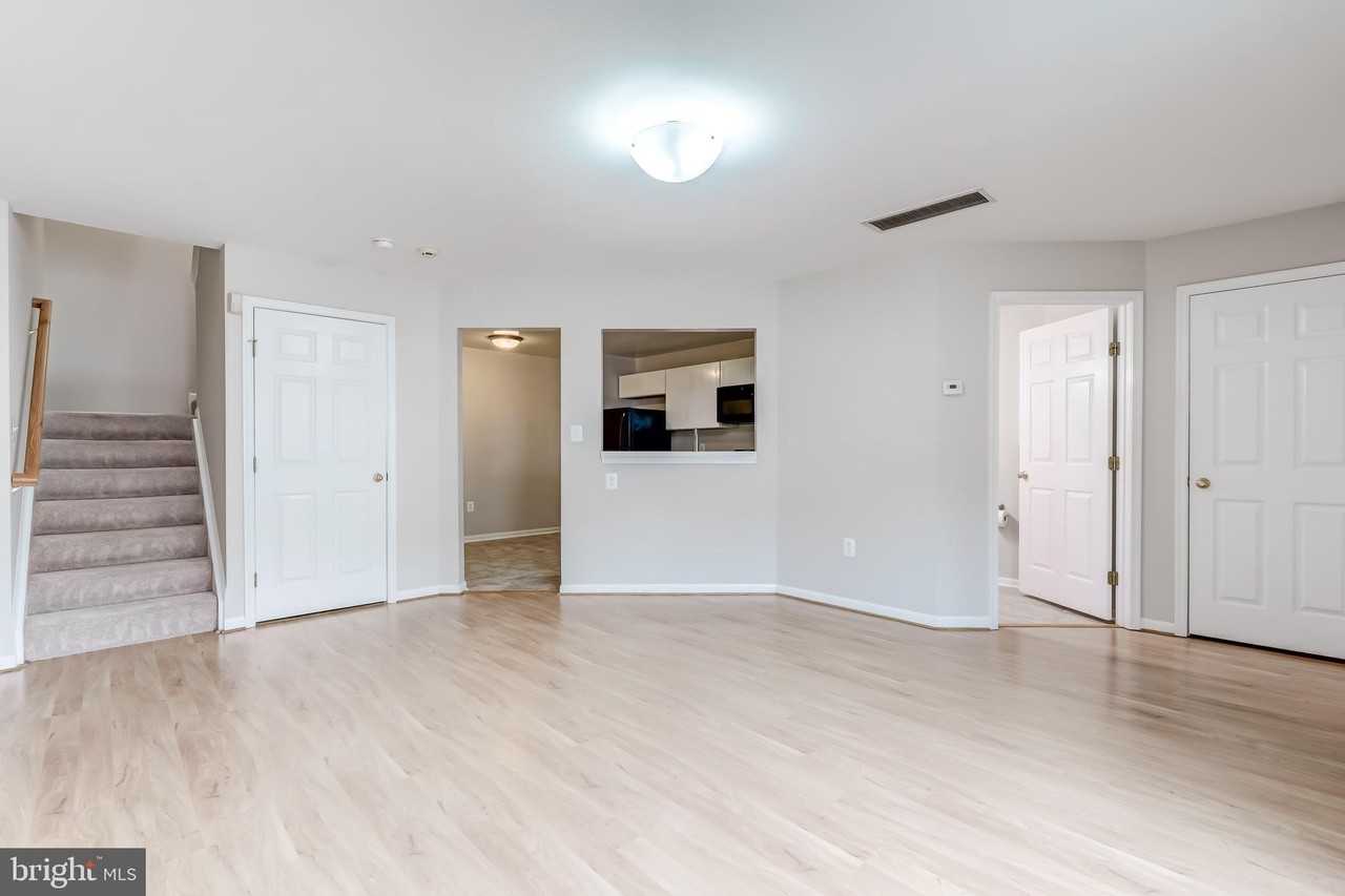 9225 Cardinal Forest Ln - Photo 5 of 24