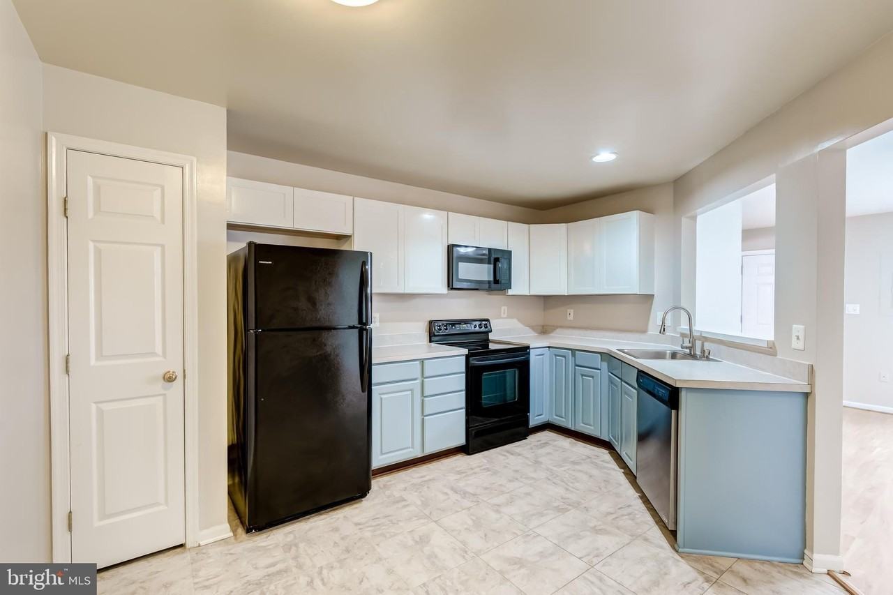 9225 Cardinal Forest Ln - Photo 7 of 24