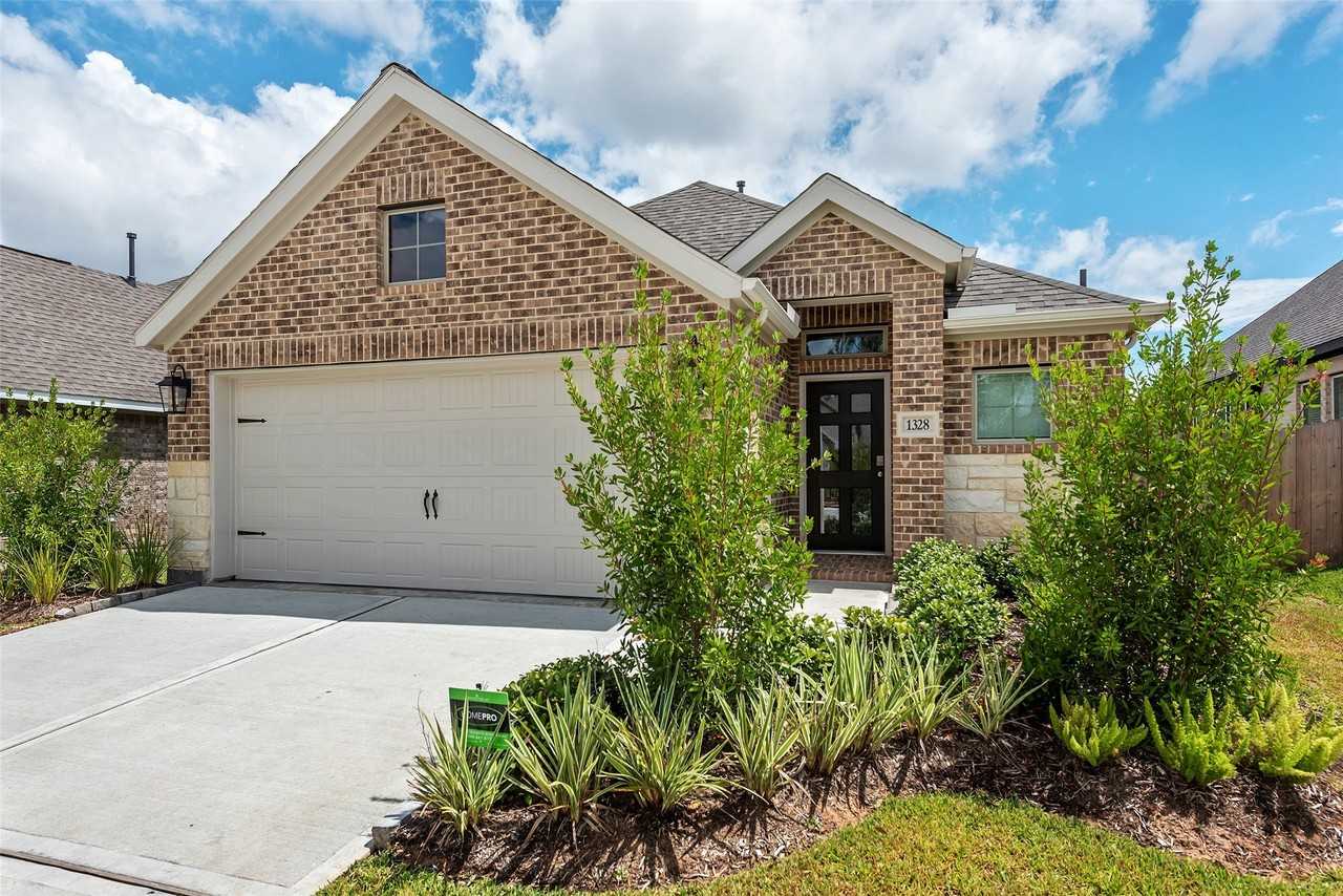 1328 Wicklow Forest St - Photo 2 of 32