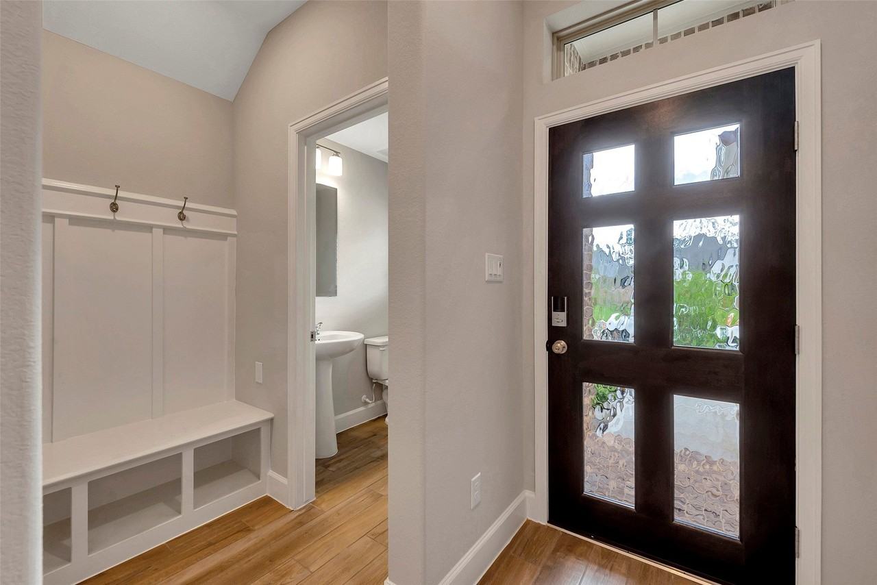 1328 Wicklow Forest St - Photo 4 of 32
