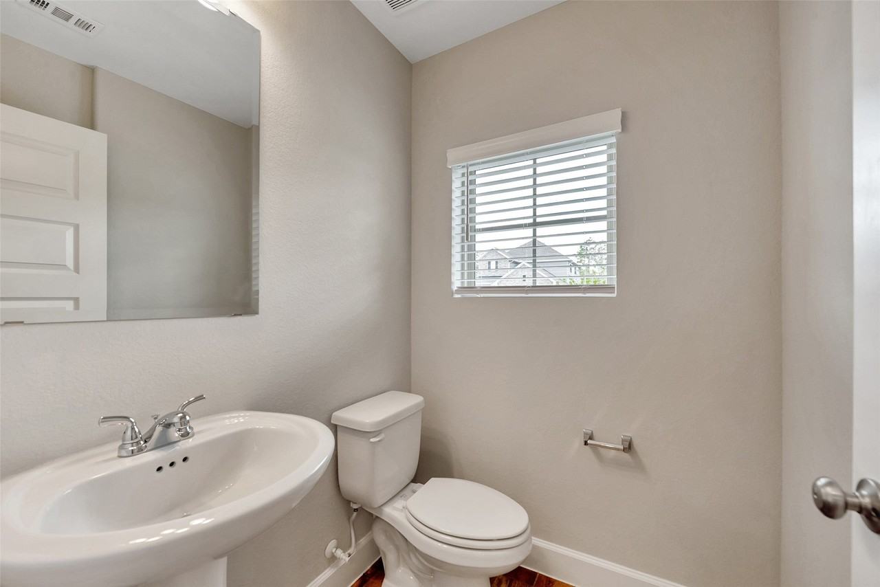 1328 Wicklow Forest St - Photo 5 of 32