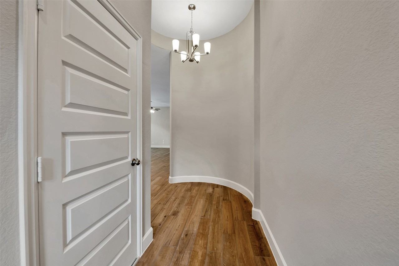 1328 Wicklow Forest St - Photo 6 of 32