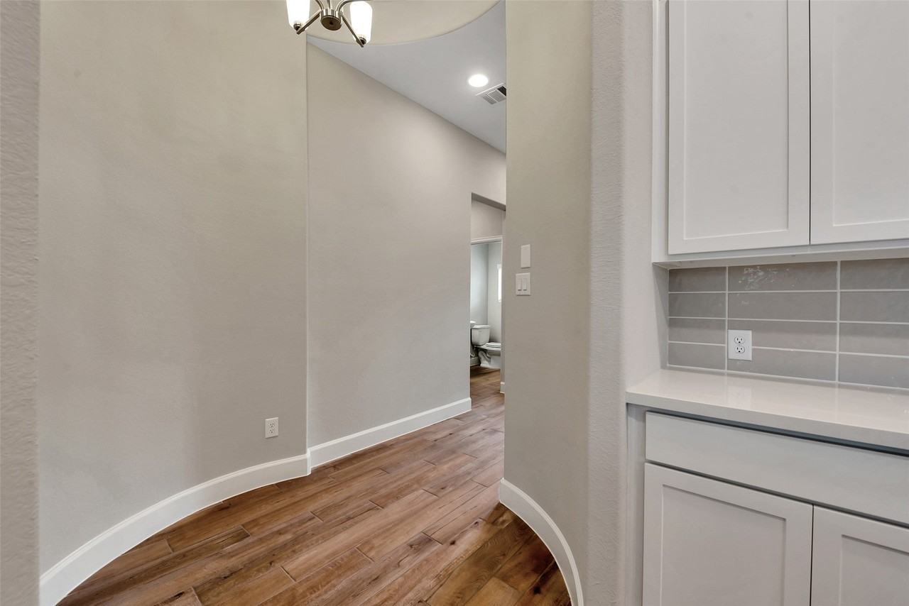 1328 Wicklow Forest St - Photo 7 of 32