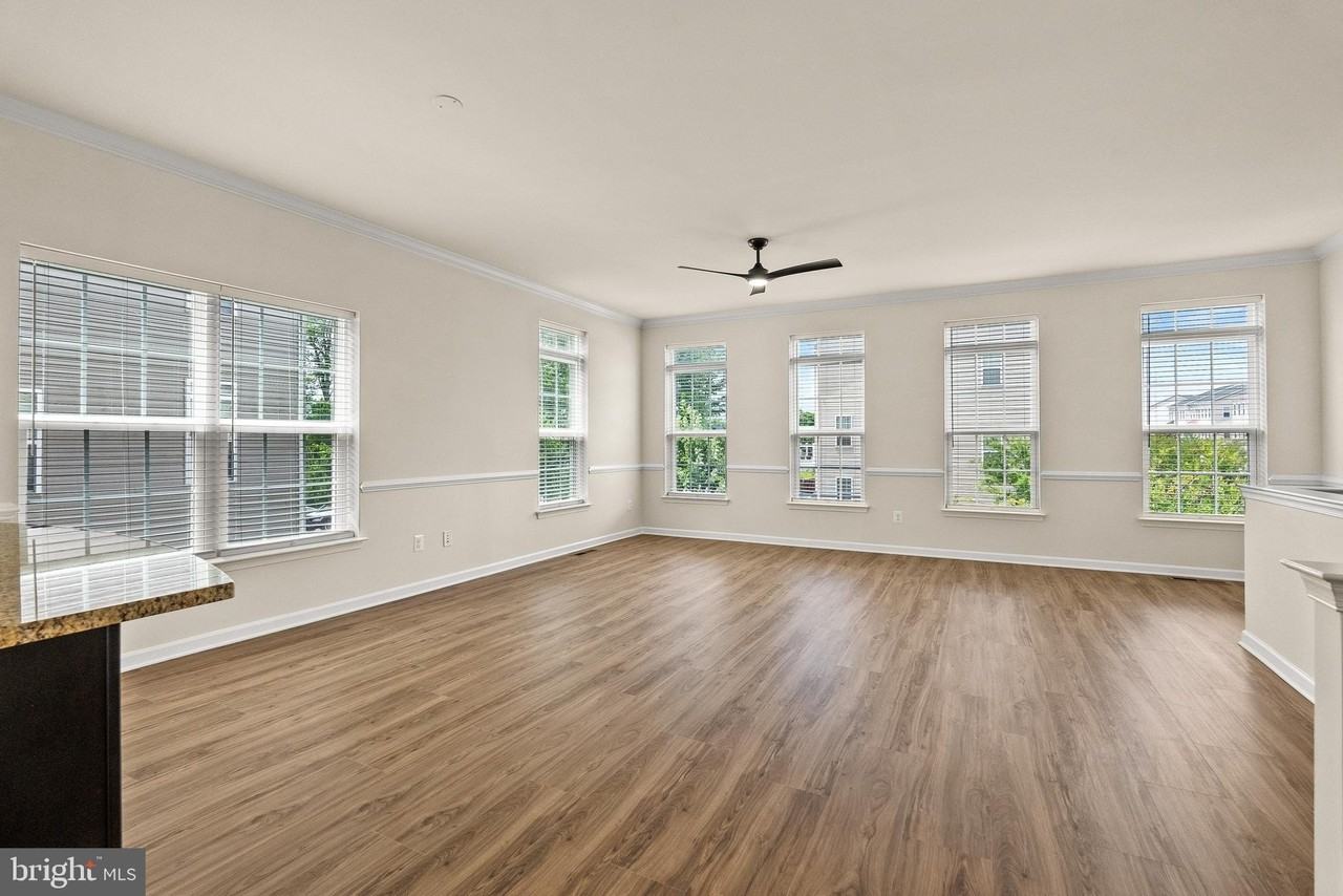 614 Savile Row Ter - Photo 4 of 28