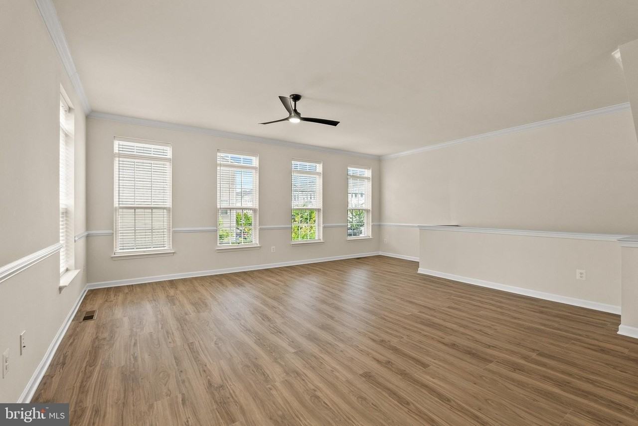 614 Savile Row Ter - Photo 5 of 28
