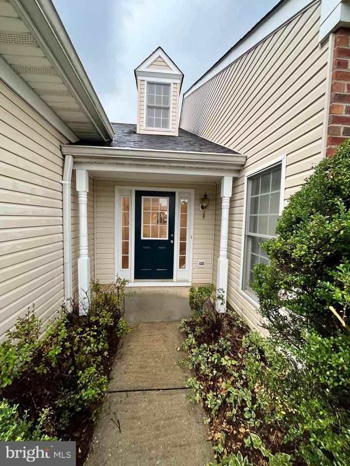 11002 Jaguar Ct - Photo 2 of 13