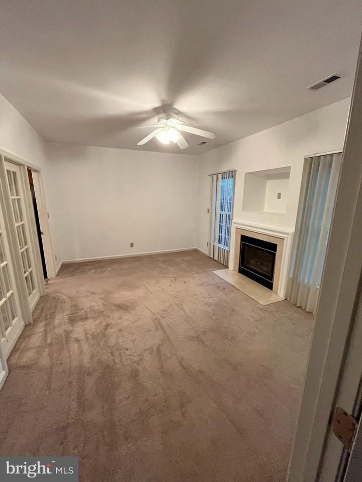 11002 Jaguar Ct - Photo 4 of 13