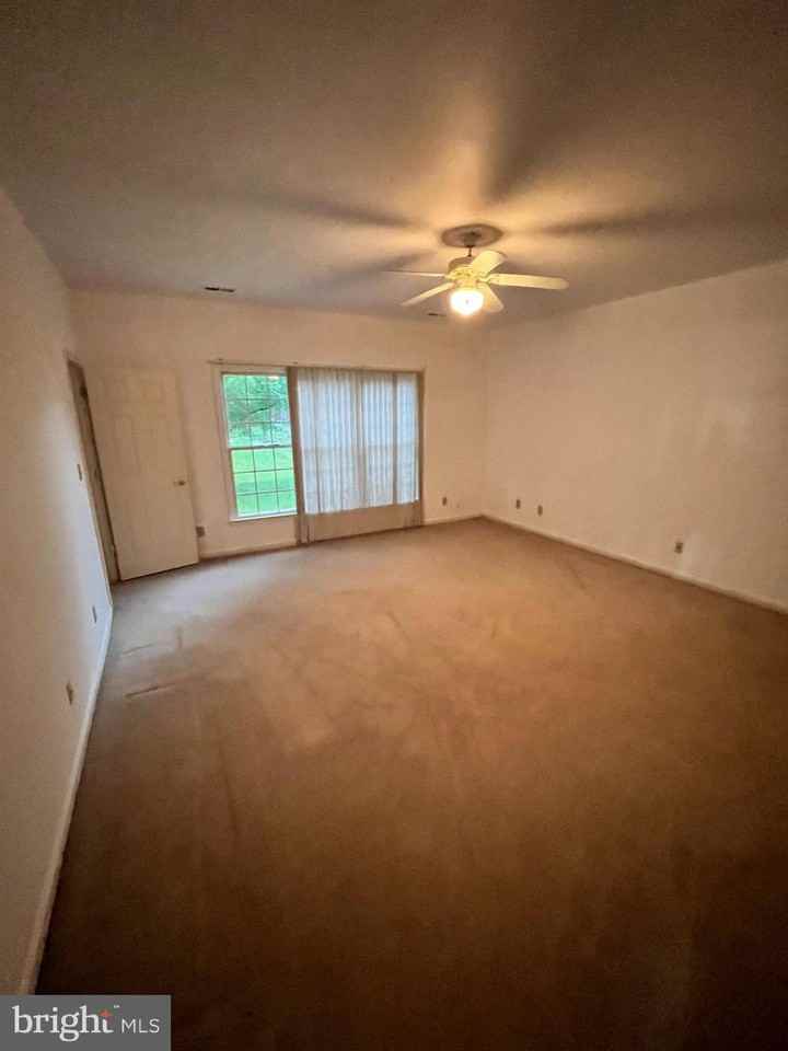 11002 Jaguar Ct - Photo 5 of 13