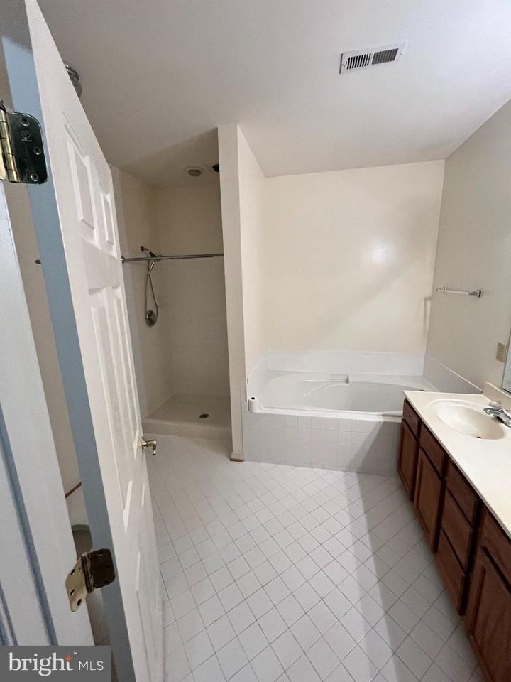 11002 Jaguar Ct - Photo 7 of 13